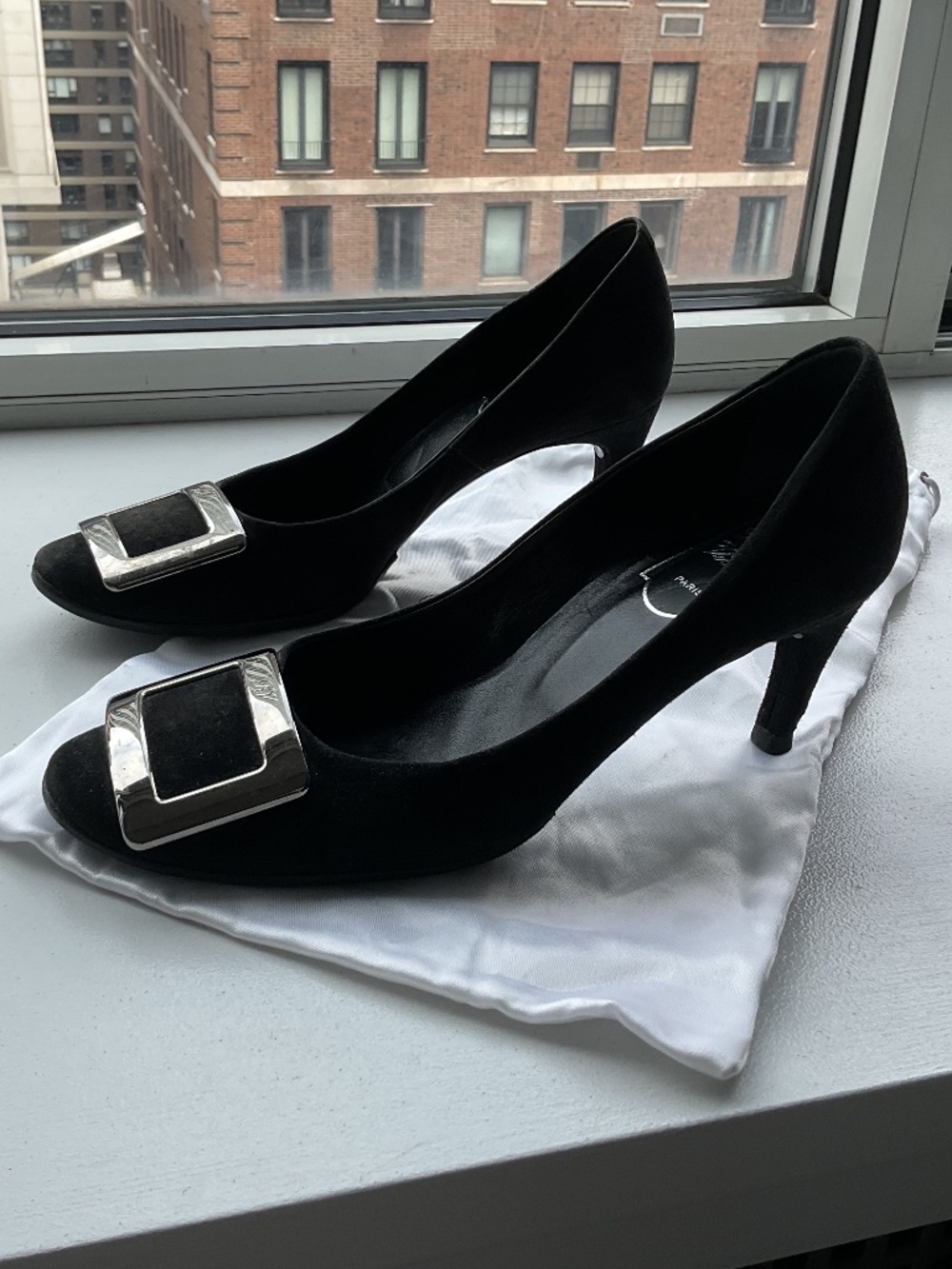 Roger Vivier classic black suede pumps